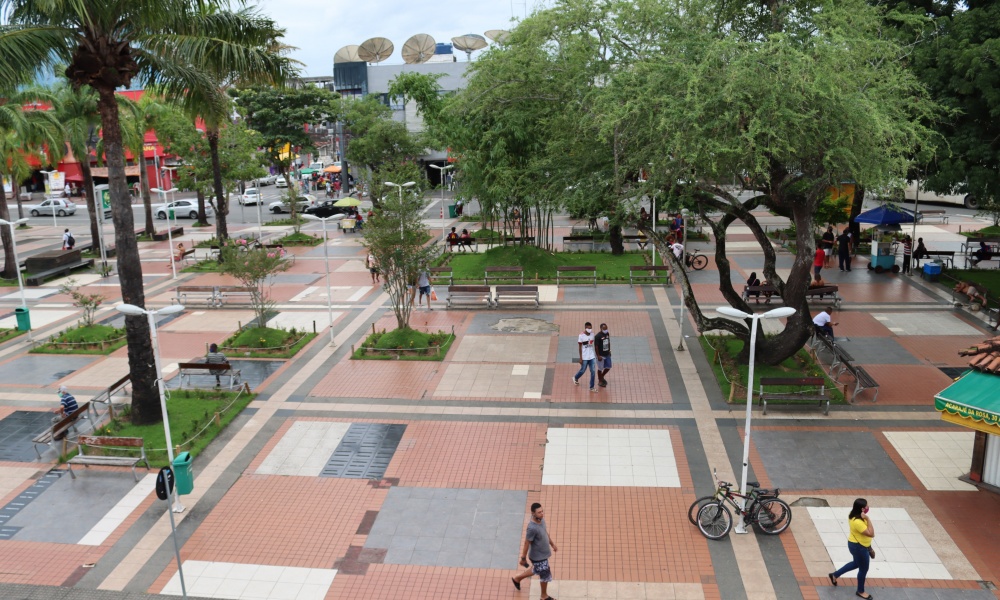 jovens-sao-assaltados-na-praca-abrantes-em-camacari