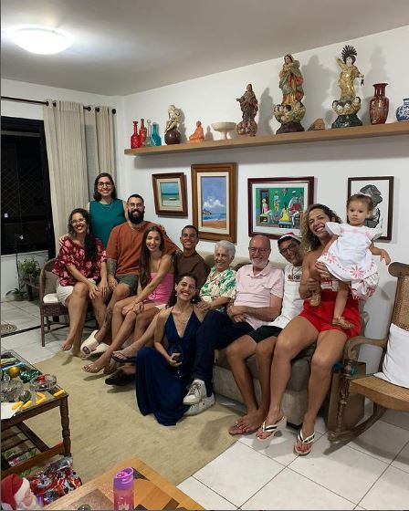 vice-prefeito-de-camacari,-tude,-celebra-recuperacao-da-covid-19-no-natal-em-familia
