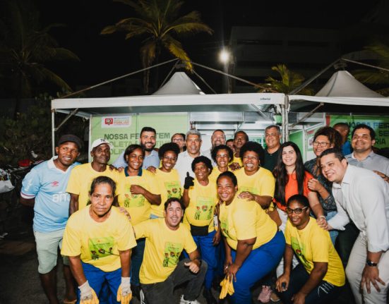 governador-jeronimo-rodrigues-visita-acao-inedita-dos-catadores(as)-na-feira-baiana