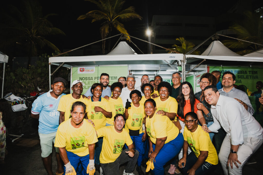 governador-jeronimo-rodrigues-visita-acao-inedita-dos-catadores(as)-na-feira-baiana