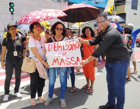 onda-de-demissoes-em-escolas-e-creches-de-salvador-provoca-protestos