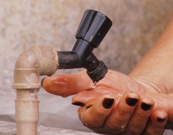 interrupcao-no-abastecimento-de-agua-causa-transtornos-na-orla-de-camacari