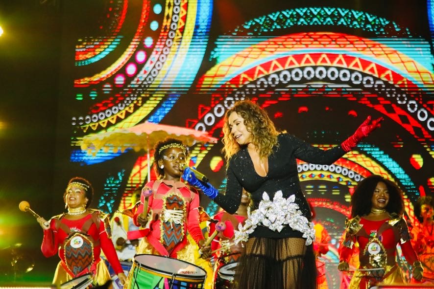 daniela-mercury-brilha-no-palco-principal-no-encerramento-do-festival-virada-salvador