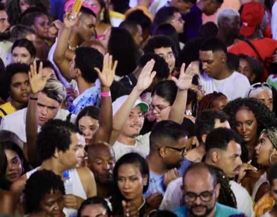 arena-daniela-mercury-lotada-no-ultimo-dia-do-festival-virada-salvador