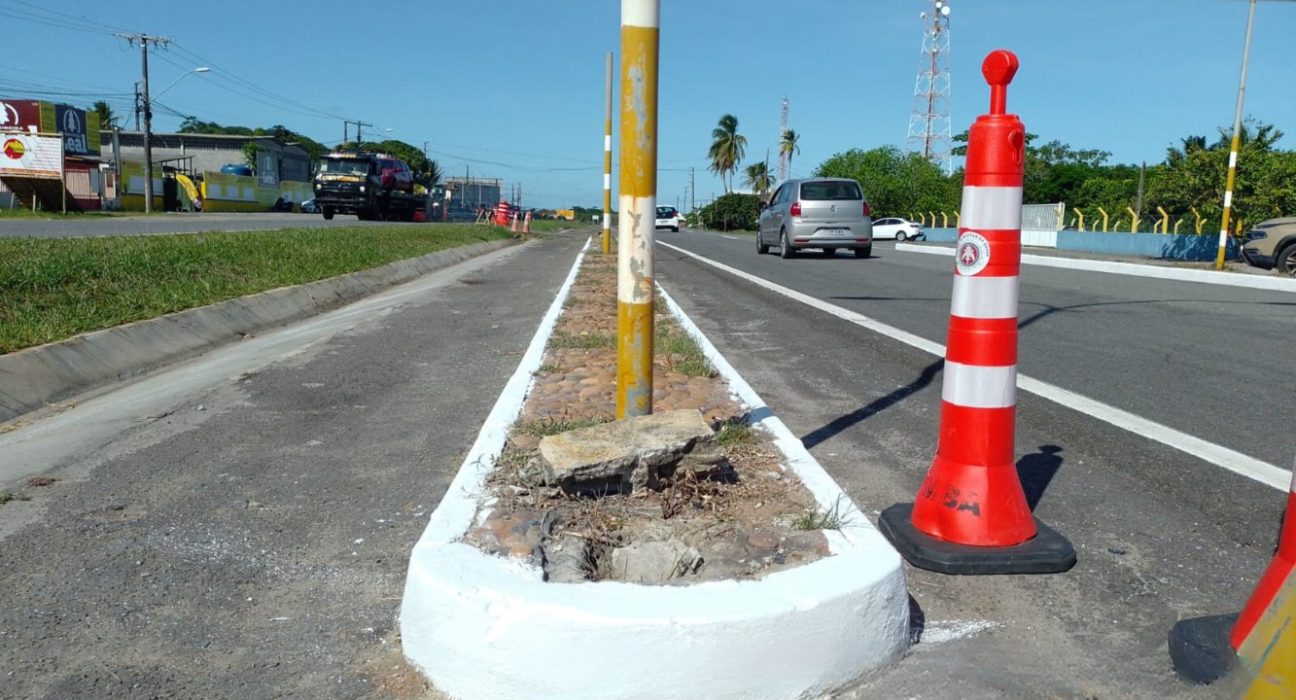 manutencao-da-ba-099:-servicos-em-andamento-na-estrada-do-coco-e-linha-verde