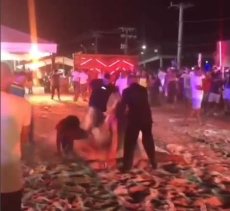 pancadaria-marca-a-festa-farra-de-verao-no-villa-guarajuba-em-camacari