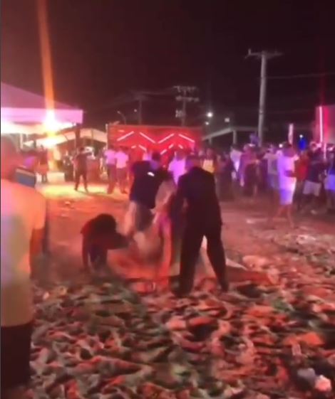 pancadaria-marca-a-festa-farra-de-verao-no-villa-guarajuba-em-camacari