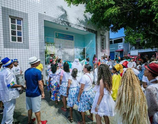 camacari:-barra-do-pojuca-celebra-tradicao-do-terno-de-reis