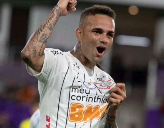vitoria-confirma-contratacao-do-atacante-luan,-ex-gremio-e-corinthians