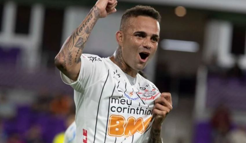 vitoria-confirma-contratacao-do-atacante-luan,-ex-gremio-e-corinthians