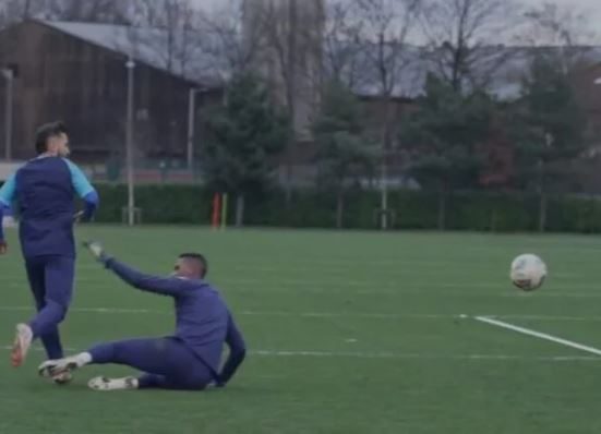 everton-ribeiro-encanta-no-treino-do-bahia-com-golaco-no-ct-do-manchester-city