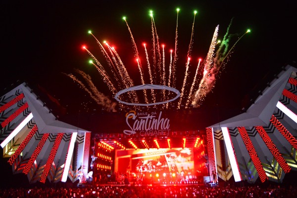 baile-da-santinha-de-leo-santana-atrai-mais-de-25-mil-pessoas