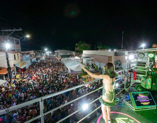 grande-publico-marca-primeira-noite-de-shows-na-lavagem-de-barra-do-pojuca
