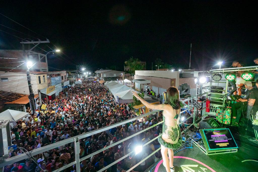 grande-publico-marca-primeira-noite-de-shows-na-lavagem-de-barra-do-pojuca
