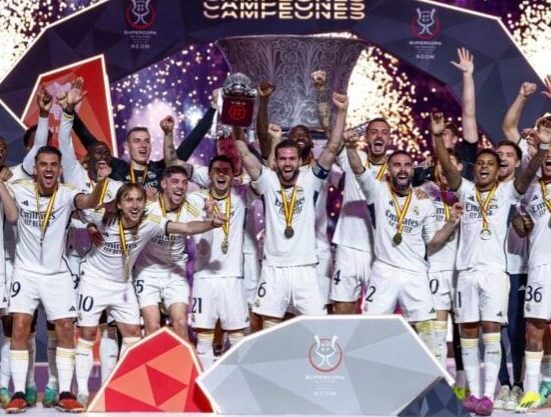 vinicius-junior-brilha-e-real-madrid-goleia-barcelona-na-supercopa-da-espanha