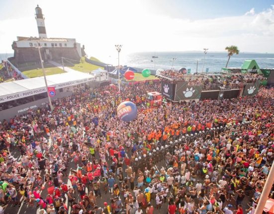 bloco-camaleao-esgota-abadas-no-domingo-de-carnaval
