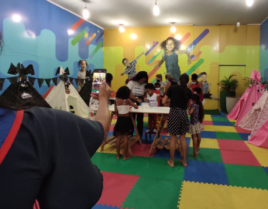 boulevard-shopping-camacari-promove-oficina-gratuita-de-porta-lapis-para-diversao-em-familia