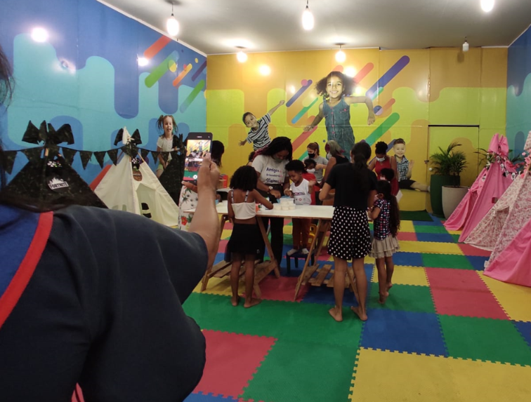 boulevard-shopping-camacari-promove-oficina-gratuita-de-porta-lapis-para-diversao-em-familia
