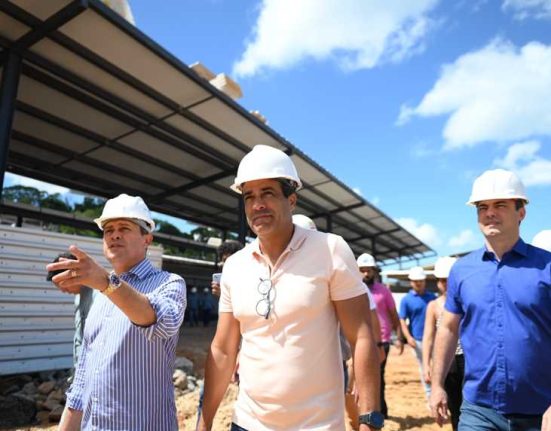 bruno-reis-vistoria-obras-do-novo-mane-dende-no-suburbio-de-salvador