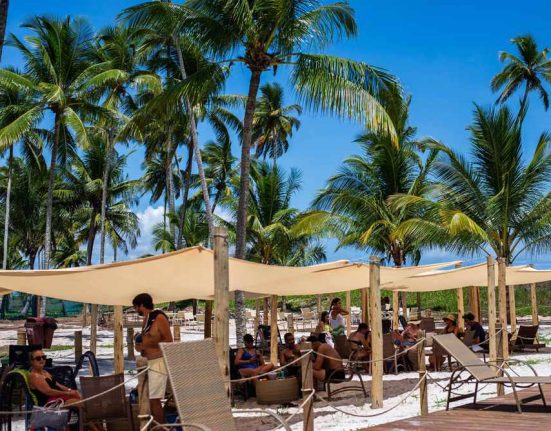 beach-club-pe-na-areia-lanca-day-use