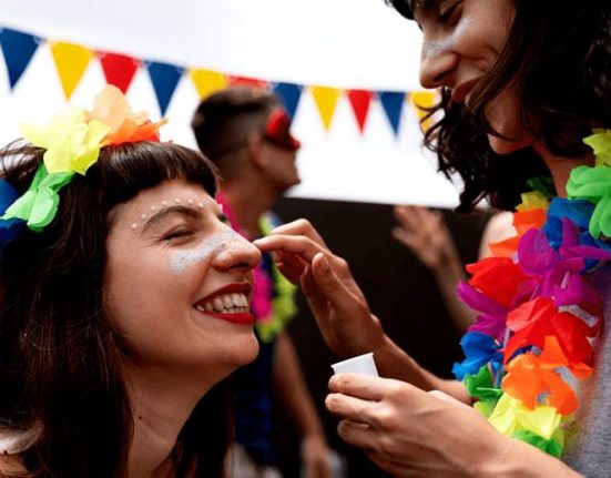 seis-motivos-para-nao-esquecer-de-usar-o-protetor-solar-no-carnaval