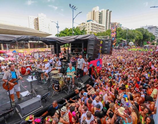 primeiro-dia-oficial-do-carnaval-de-salvador-reune-diversas-atracoes-nesta-quinta-(8)
