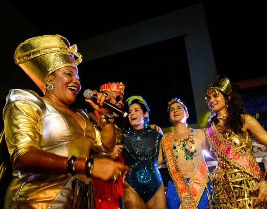 os-mascarados-comemoram-25-anos-com-desfile-historico