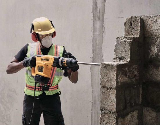 novidade-da-dewalt:-martelo-demolidor-de-10kg-oferece-17-joules-de-energia-de-impacto