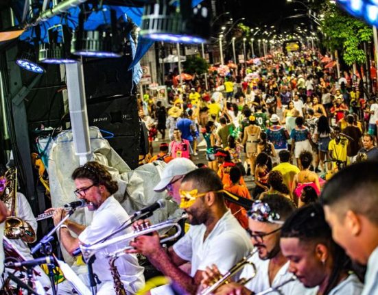 orkestra-rumpilezz-desfila-com-seu-jazz-trio-no-carnaval-de-salvador