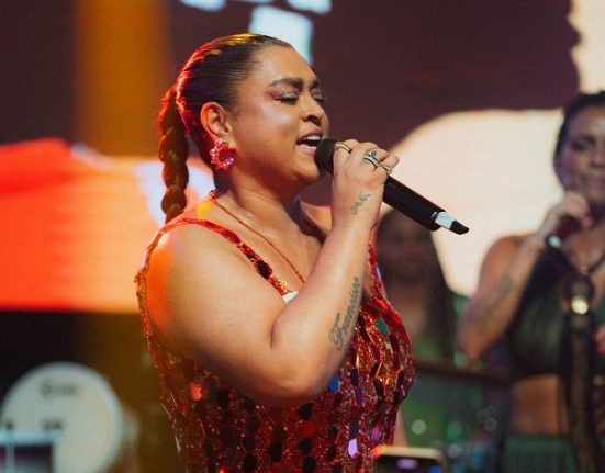 preta-gil-brilha-em-terceira-noite-de-festa-no-expresso-2222