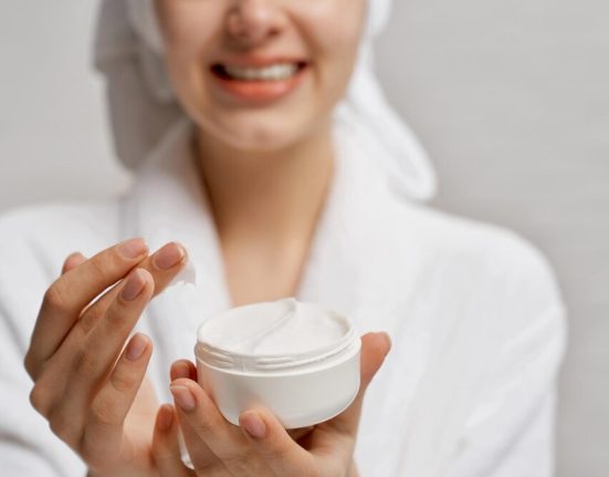 conheca-cinco-beneficios-do-esqualeno-para-a-pele