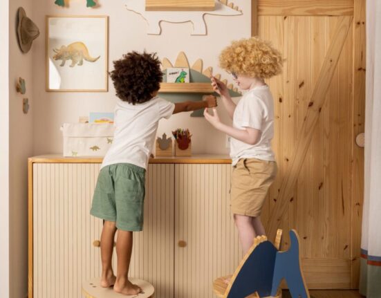 colecao-kinder-dinossauro-apresenta-pecas-inspiradas-no-universo-pre-historico
