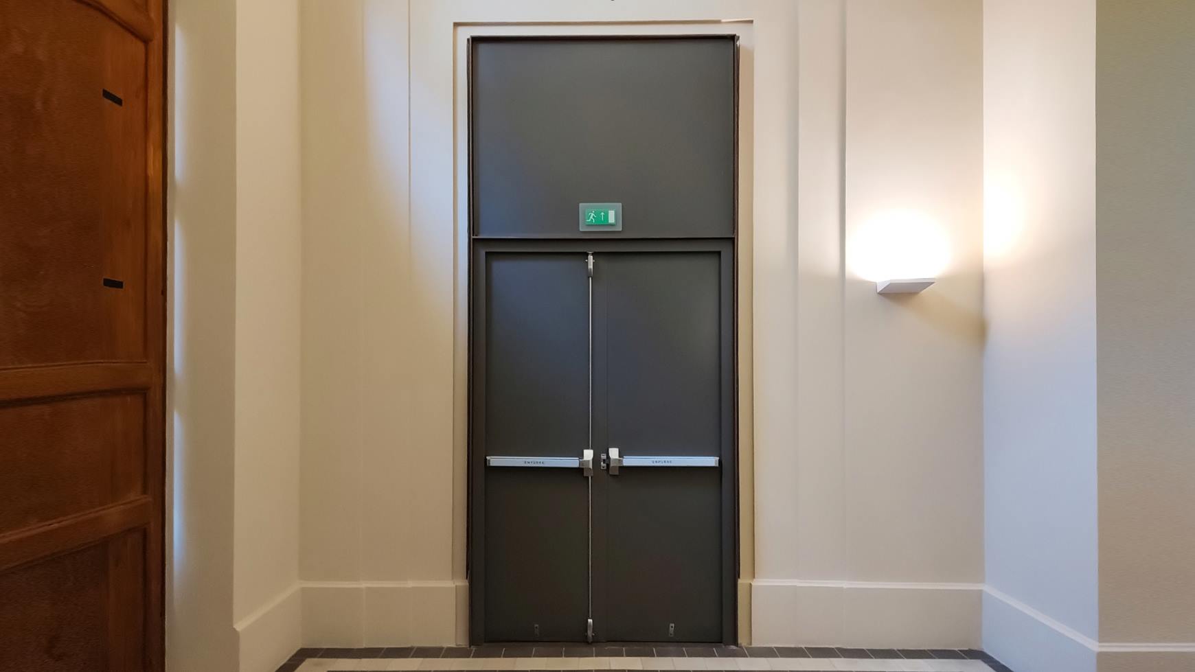 assa-abloy-lanca-porta-metalica-com-protecao-acustica